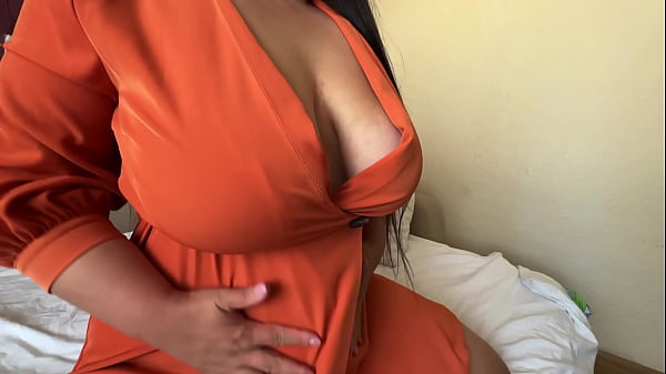 Novinha Sedenta pra Tomar no Cuzinho Fez de Tudo pra Levar um Pauz&atilde;o no Rabo Grande!