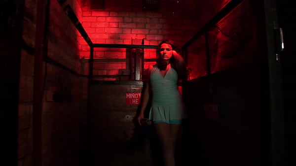 Brunette Gets A Construction Workers To Fuck Off