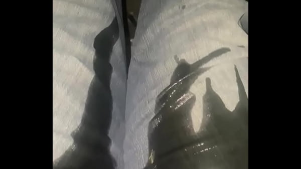 Desperate piss in my Jeans