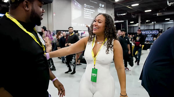 Download Video - We Fucked in the parking lot&excl; Exxxotica NJ 2024 VLOG