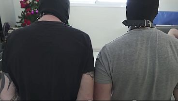 Damsel castiga a sus sumisos y los hace cumplir