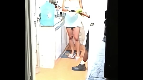 Download Video - Dando pro entregador de &aacute;gua&colon; Me exibi pro entregador novinho e pirocudo que meteu gostoso no p&ecirc;lo e me deu leitinho na boca&excl;