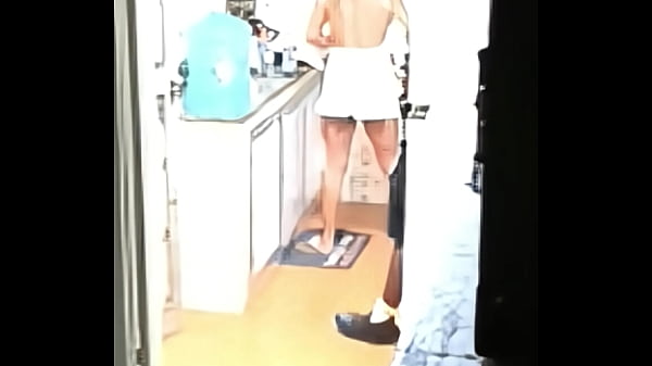 Download Video - Dando pro entregador de &aacute;gua&colon; Me exibi pro entregador novinho e pirocudo que meteu gostoso no p&ecirc;lo e me deu leitinho na boca&excl;