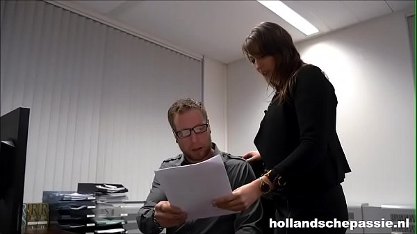 Download Video - Geile directie secretaresse wil sex
