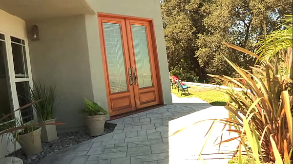 Maia Davis And Rachel Rogers Are Kissing Cousins