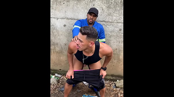 Download Video - TRABALHADOR SUJO PROCURANDO BUNDA PARA METER NO TRILHA