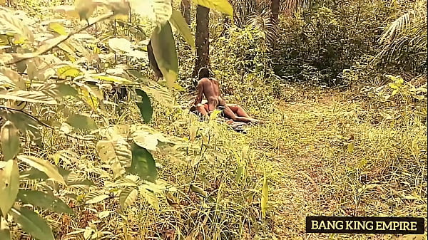 Download Video - BBW OUTDOOR BUSH PORN&colon; Former Colledge Course mate on Hardcore Sex