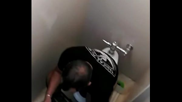 ESPIANDO A CHICO PASIVO EN SIS