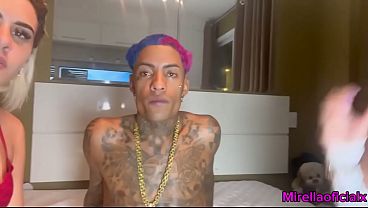 O QUE VOCÊ FARIA COM ESSAS DUAS GOSTOSAS?