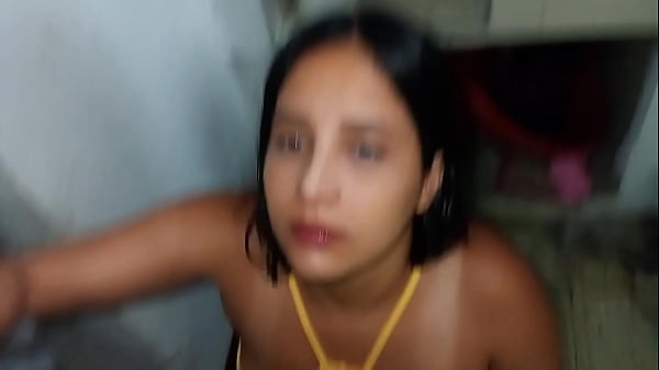 La novia - Cuñado me convence y me arrodilla para chuparle la polla, me mete a su habitacion y me folla muy duro con su enorme polla !!! Me abrió toda la vagina
