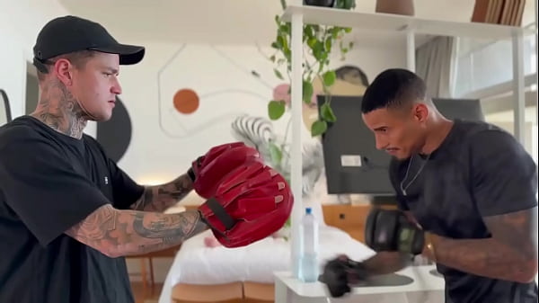 Amigo chamou pra treinar na casa dele, mas o cu...