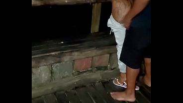 Casal fudendo gostosa na beira da praia pauzudo maceta firme