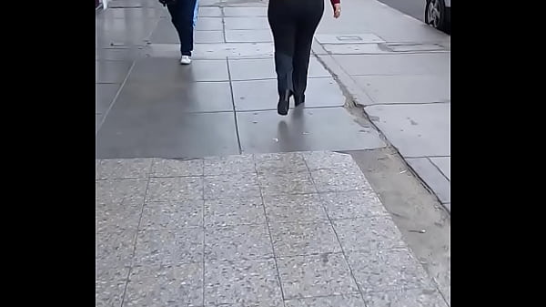 mature culona walking