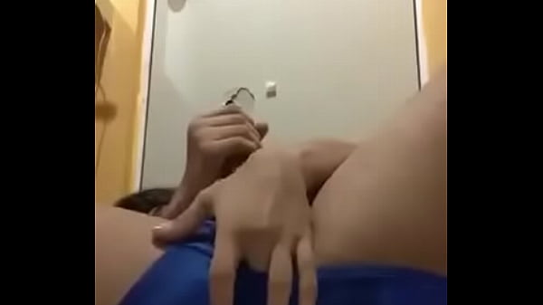 Download Video - Chico se toca para la c&aacute;mara