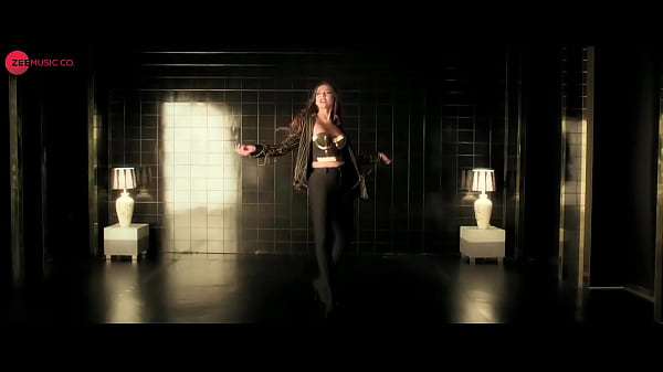 Sonam kapoor dancing