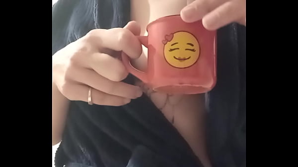 Bonjour mes coquins je vous offre le café