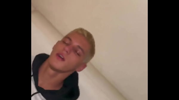 Download Video - Blondinet batard &agrave; dispo le soir&excl; vid&eacute;o int&eacute;grale sur ma cha&icirc;ne xvideos&period;red&comma; abonnement ou achat direct