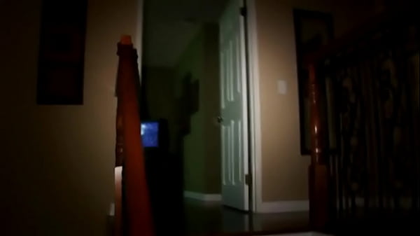 Un Homme Chauve Avec Un Pou