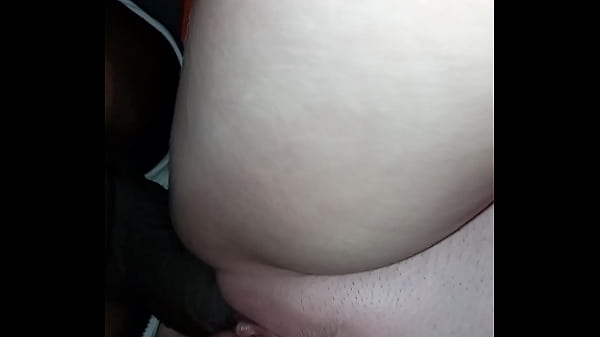 Kingblack putting the black roll in the white pussy of the married blonde from Praia Brava