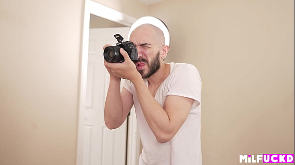 Model fucks her photographer after dream photoshoot