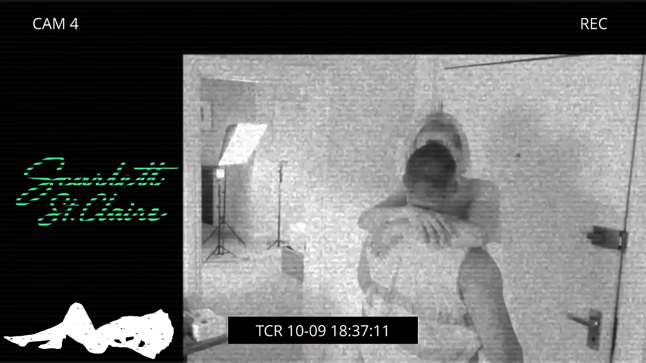 Scarlett cheats on boyfriend with tradie