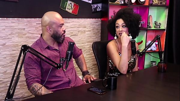 Lady Snow Shows Her Beautiful Breasts While Talking About Swallowing Cum - Lady Snow and Lord Kenobi
