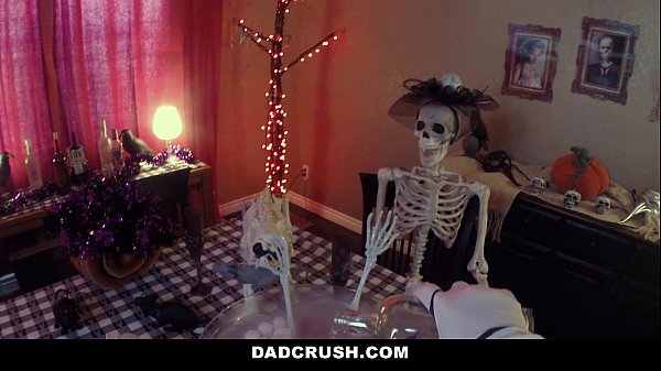 DadCrush - Hot Teen (Audrey Royal) Seduces And Fucks StepDAD