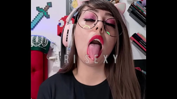 Ninfeta e girl exibindo seu corpo delicioso e buceta rosinha dri sexy