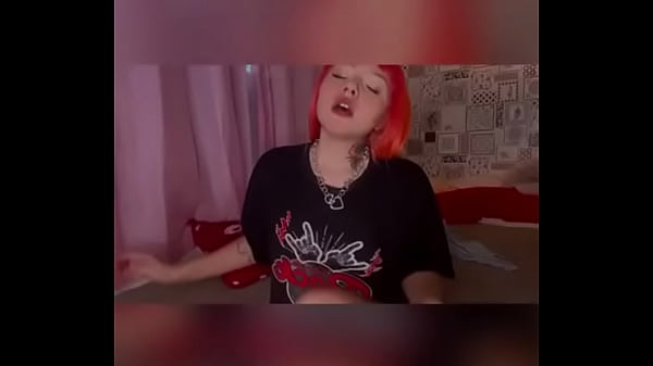 Ruiva tarada fazendo dupla penetração