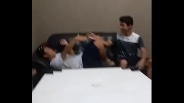JAPA NOVINHO SENDO FUDIDO POR ITALIANO BOMBADO
