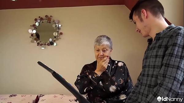 Granny Savana Fucked With Really Hard Stick - AGEDLOVE