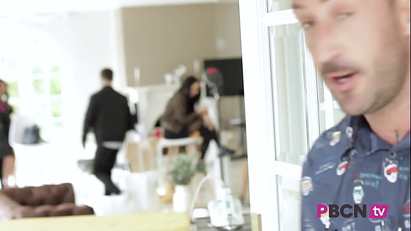 Detrás de las cámaras en un rodaje porno con Em...