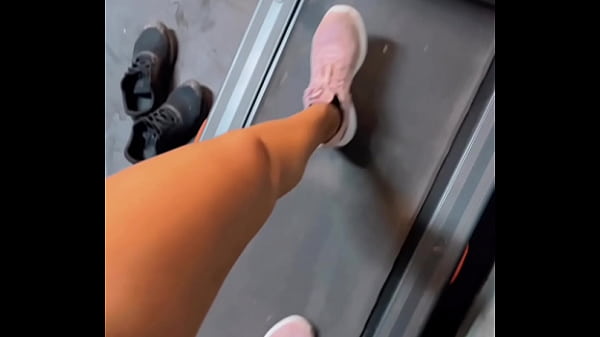 The courier reluctantly accepted payment in kind from a married bitch. "- I'm sorry, but I came inside you"