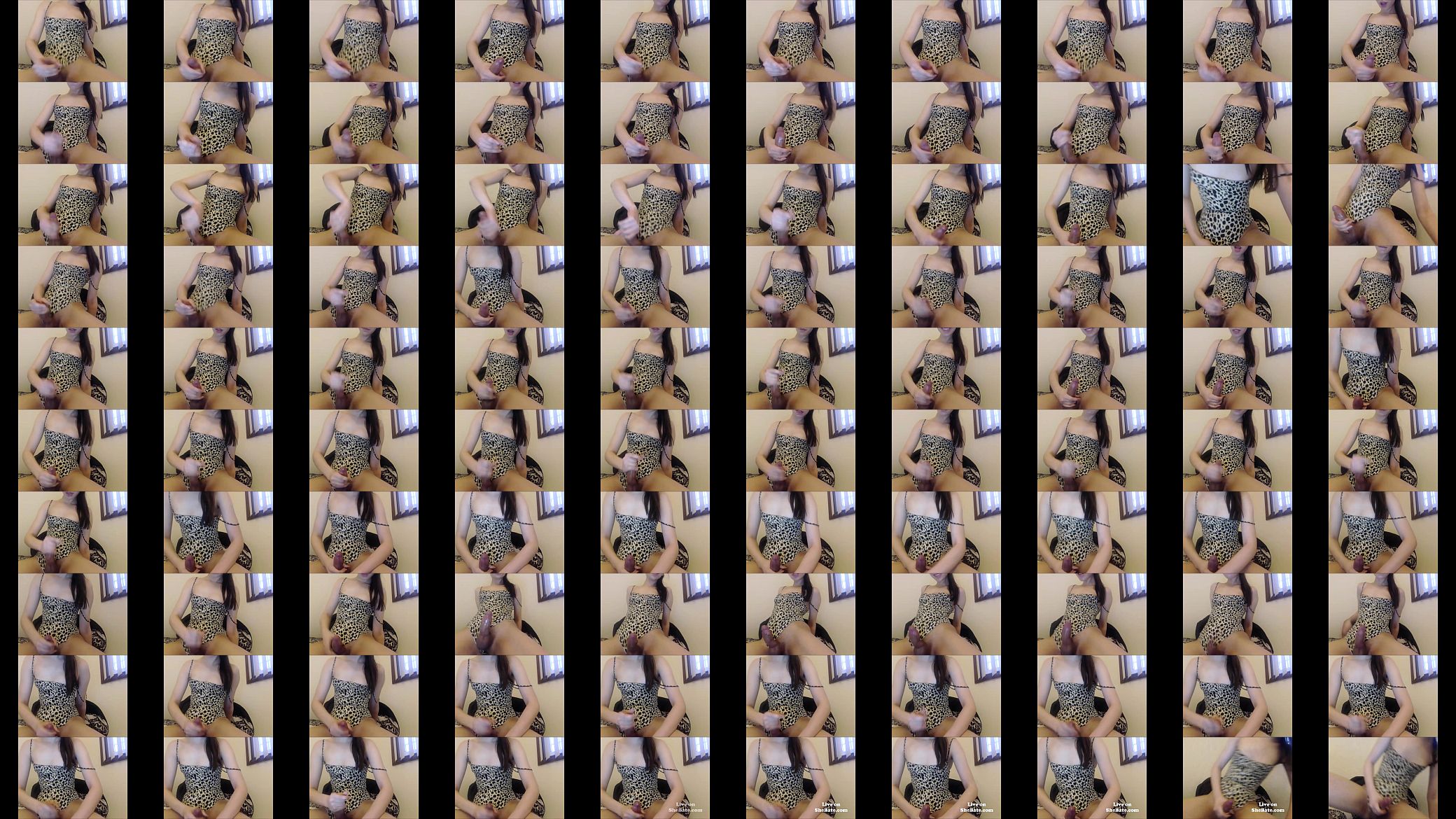 Young TS Slut Masturbating Sensually For Her Audience 预览图