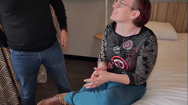 Rencontre avec un fan gourmand qui a ador&eacute; me baiser dans une chambre d'hotel