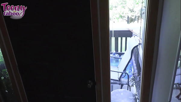 Super sexy teen GF fingering her cunt to orgasm