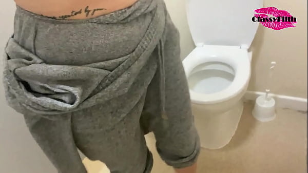 Classy's Wet Pussy Pissing up Close
