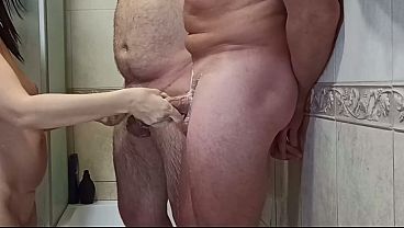 A sexy MILF washes her lovers' cocks. Double blowjob. Ep 30841