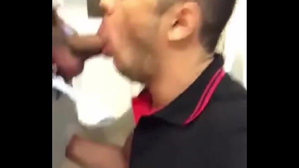 Download Video - viadinho chupando hetero no banheirao