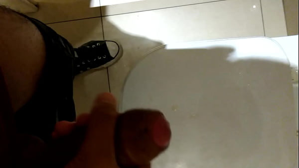 Download Video - Novinho batendo punheta