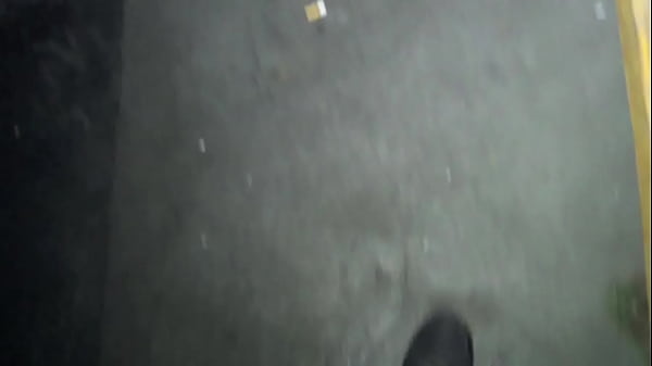 2134 jeune minet dos&eacute; sur le sling par son pote