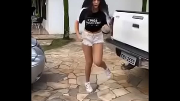 gostosinha metendo o pau nos passos dos maloka, muito louca e malandra