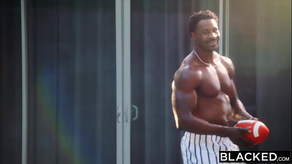 BLACKED Experienced MILF Can’t Resist Cheating With 4 BBCs