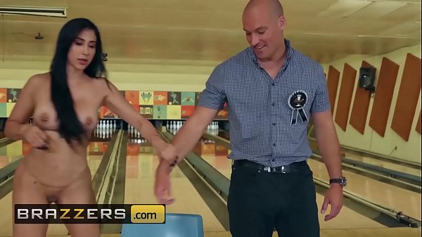 (Valerie Kay, Sean Lawless) - Bowling For The Bachelor - Brazzers