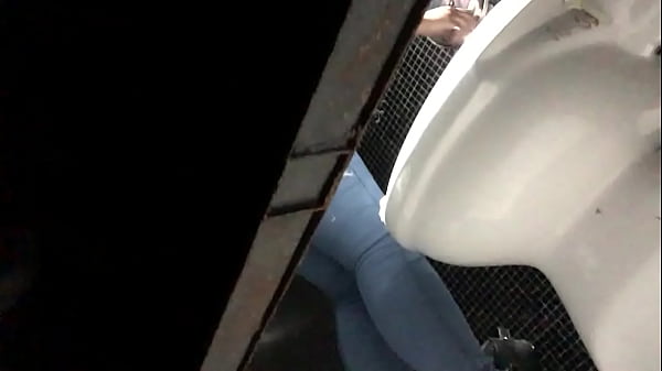 thumb spy peeing