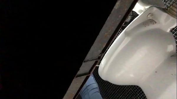 thumb spy peeing