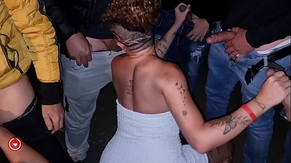 Download Video - Chamei minhas amigas para passear e transamos com 15 Homens na rua