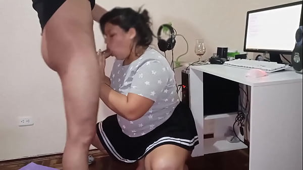 Download Video - entro al cuarto de mi hermanatra y la pongo aq me chupe toda la polla por que yo se que ella le encanta tenerla en su boca toda mi leche ella es la mejor haciendo lo que hace follamos como locos mientra estamos solos