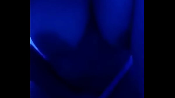 Mexikói kurva nagy cicikkel játszik és masztizik