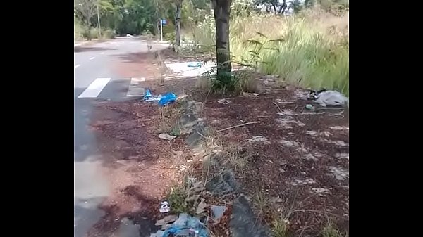 Download Video - Anh shipper giao h&agrave;ng nhanh quận 2 &dstrok;ang giao nứng qu&aacute; kiếm chổ sục